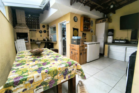 Casa à venda com 3 quartos, sendo 1 suíte, no condomínio Vila Panamericana, São Paulo - SP