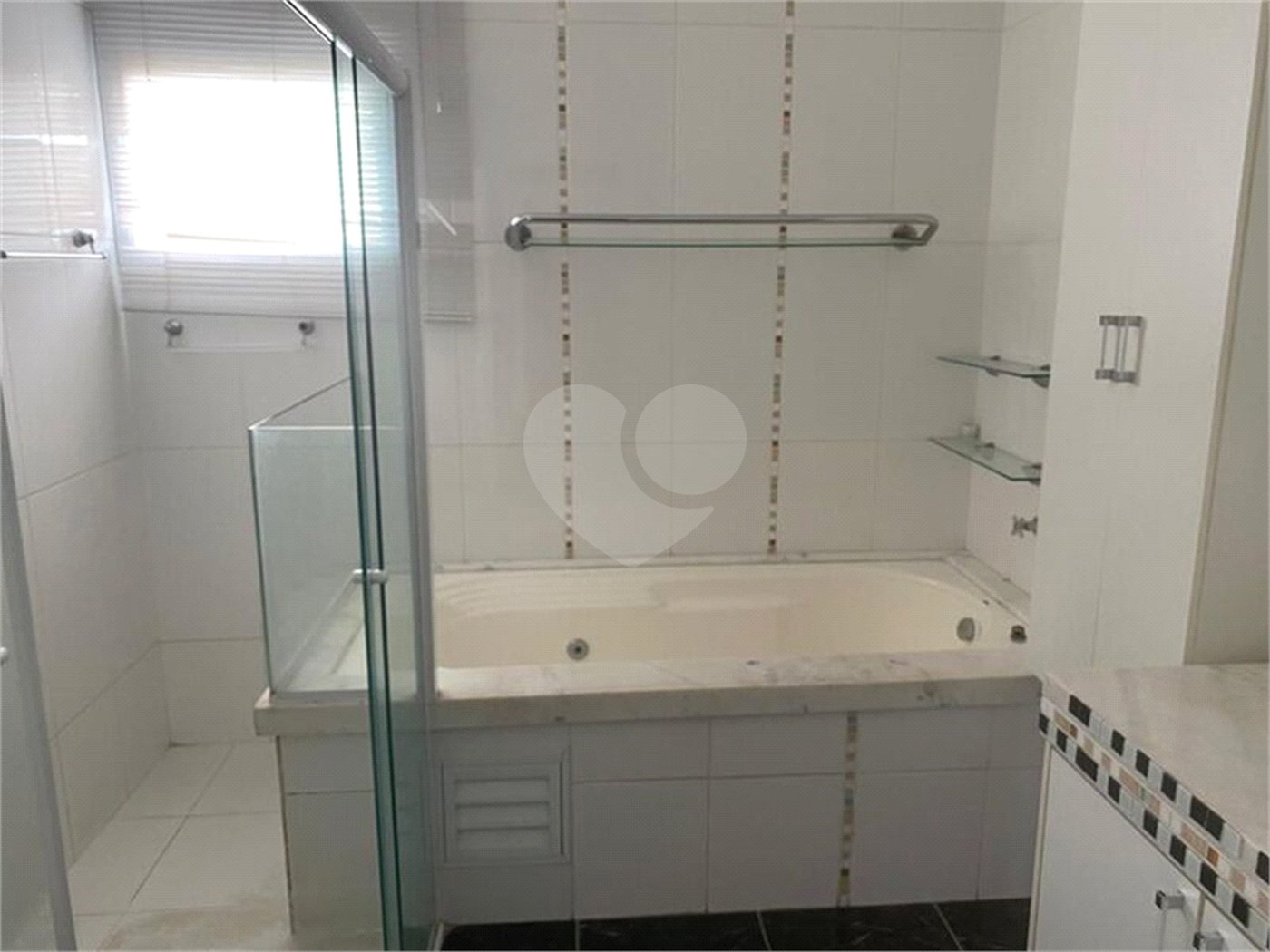 Casa à venda com 3 quartos, sendo 1 suíte, no condomínio Portal das Acacias, Indaiatuba - SP