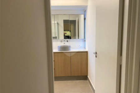 Apartamento à venda com 3 quartos, sendo 1 suíte,  em Itaim Bibi, São Paulo, SP