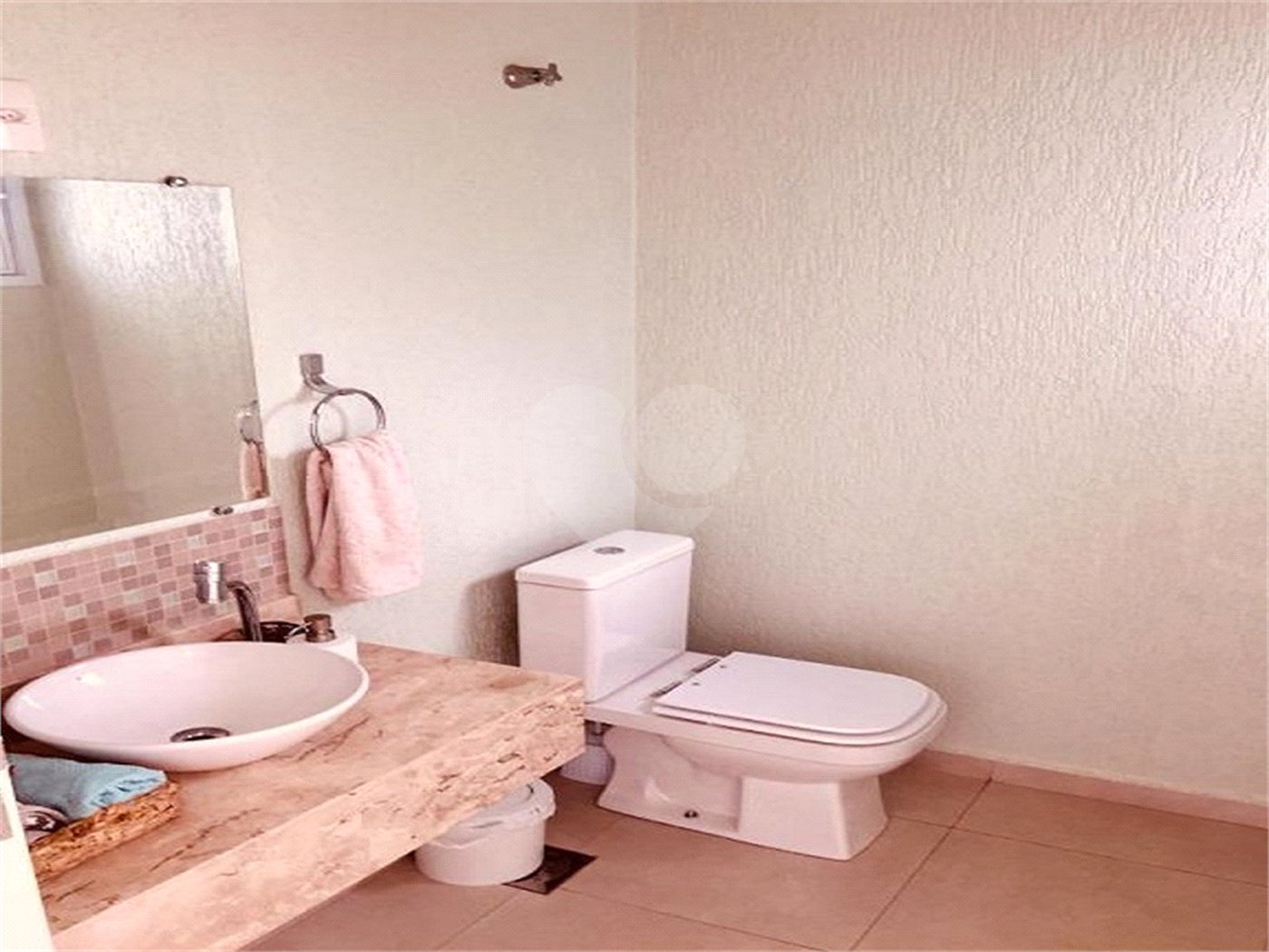 Casa à venda com 3 suítes no condomínio Portal do Sabiá, Araçoiaba da Serra - SP