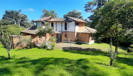 Sobrado à venda com 3 suítes em Serra da Cantareira, Mairiporã, SP