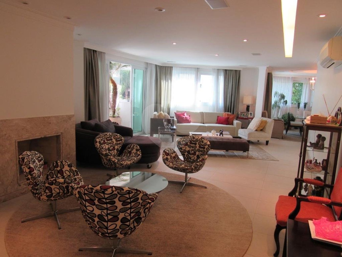 Apartamento à venda com 3 suítes em Real Parque, São Paulo, SP