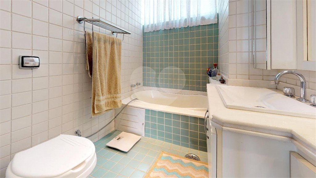 Apartamento à venda com 3 quartos, sendo 1 suíte, em Santa Cecília, São Paulo, SP
