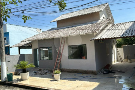 Casa à venda com 3 quartos, sendo 2 suítes, no condomínio Recanto das Palmeiras, Rio de Janeiro - RJ