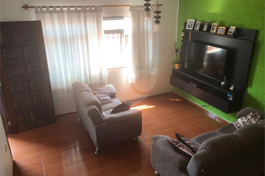Sobrado à venda com 5 quartos, sendo 1 suíte, em Tremembé, São Paulo, SP