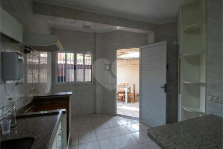 Casa à venda com 3 quartos, sendo 1 suíte, em Jardim Ester, São Paulo, SP