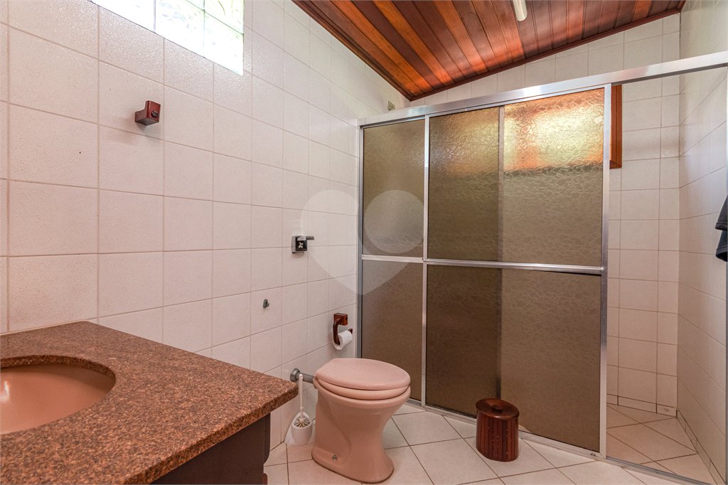 Chácara à venda com 5 quartos, sendo 2 suítes, em Vila São João, Sarapuí, SP