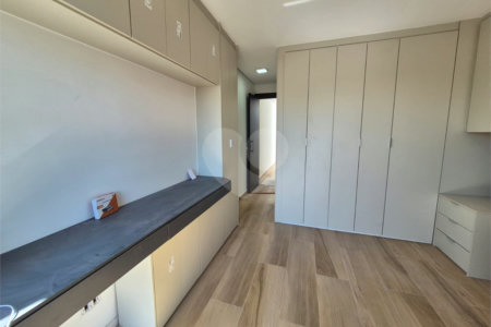 Sobrado à venda com 3 quartos, sendo 1 suíte, em Cidade dos Bandeirantes, São Paulo, SP