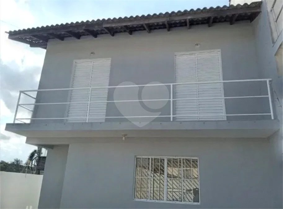 Sobrado à venda com 3 quartos em Jardim Estela Mari, Cotia, SP