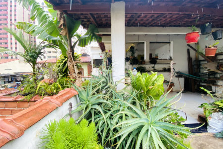 Sobrado à venda com 4 quartos, sendo 1 suíte, em Vila Gilda, Santo André, SP