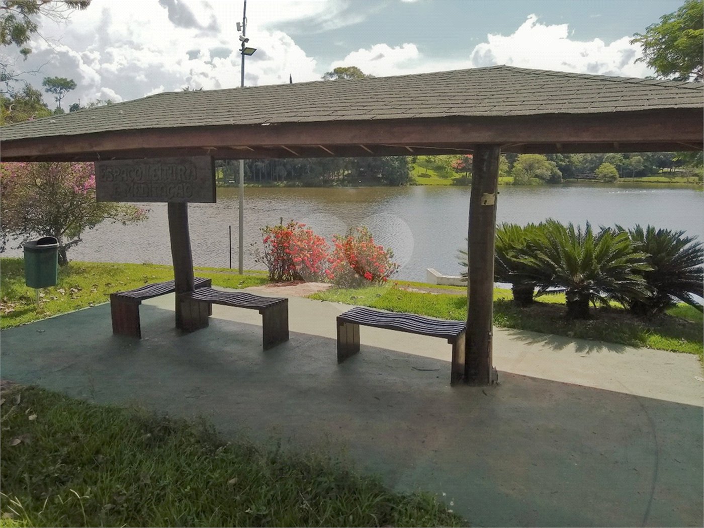 Casa à venda com 4 quartos, sendo 2 suítes,  no condomínio Acmti - Colinas do Mosteiro, Terras de Itaici e Recanto dos Pássaros, Indaiatuba - SP