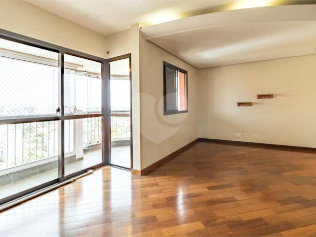 Apartamento à venda com 3 quartos, sendo 1 suíte,  em Vila Madalena, São Paulo, SP