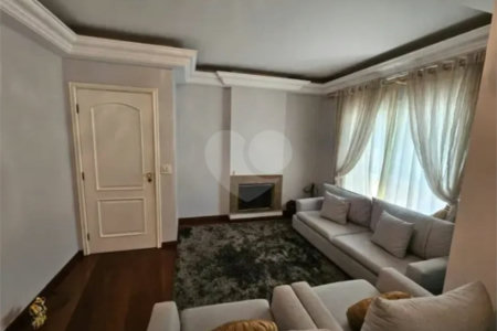 Casa à venda com 3 quartos, sendo 2 suítes, no condomínio Vila Borghese, São Paulo - SP
