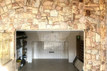 Sobrado com 234m², 3 dormitórios, sendo 1 suíte, 2 vagas, à venda na Vila Ema.