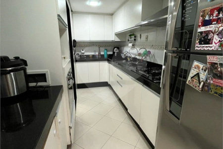 Casa à venda com 3 quartos, sendo 1 suíte, no condomínio Vila das Cores, São Paulo - SP