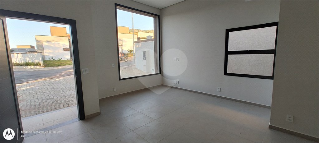 Casa à venda com 3 suítes no condomínio Reserva Ybyra, Atibaia - SP