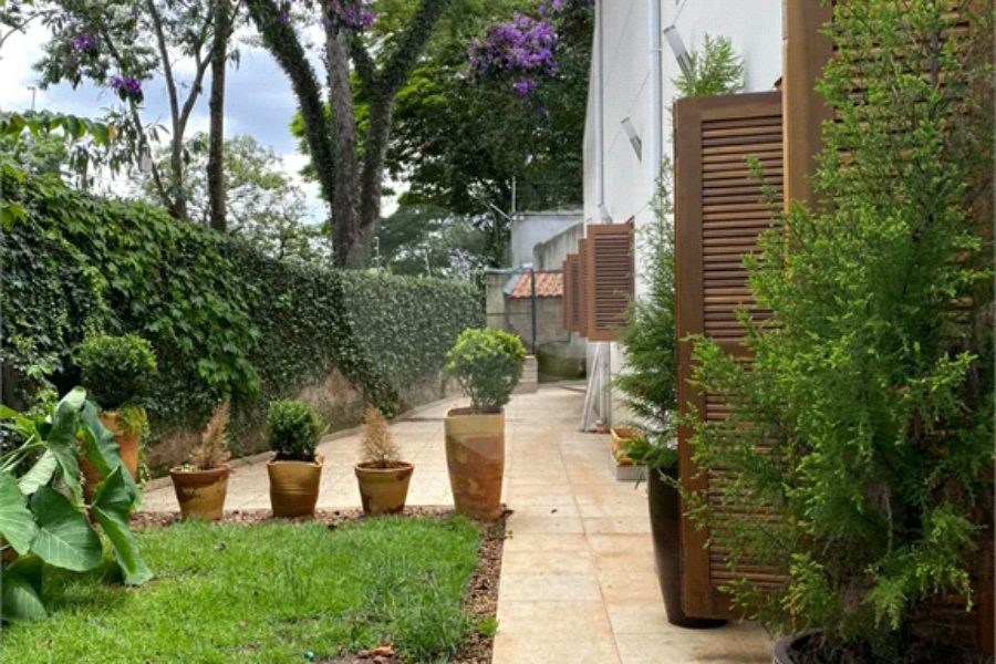 Sobrado à venda com 4 quartos, sendo 1 suíte, em Tremembé, São Paulo, SP