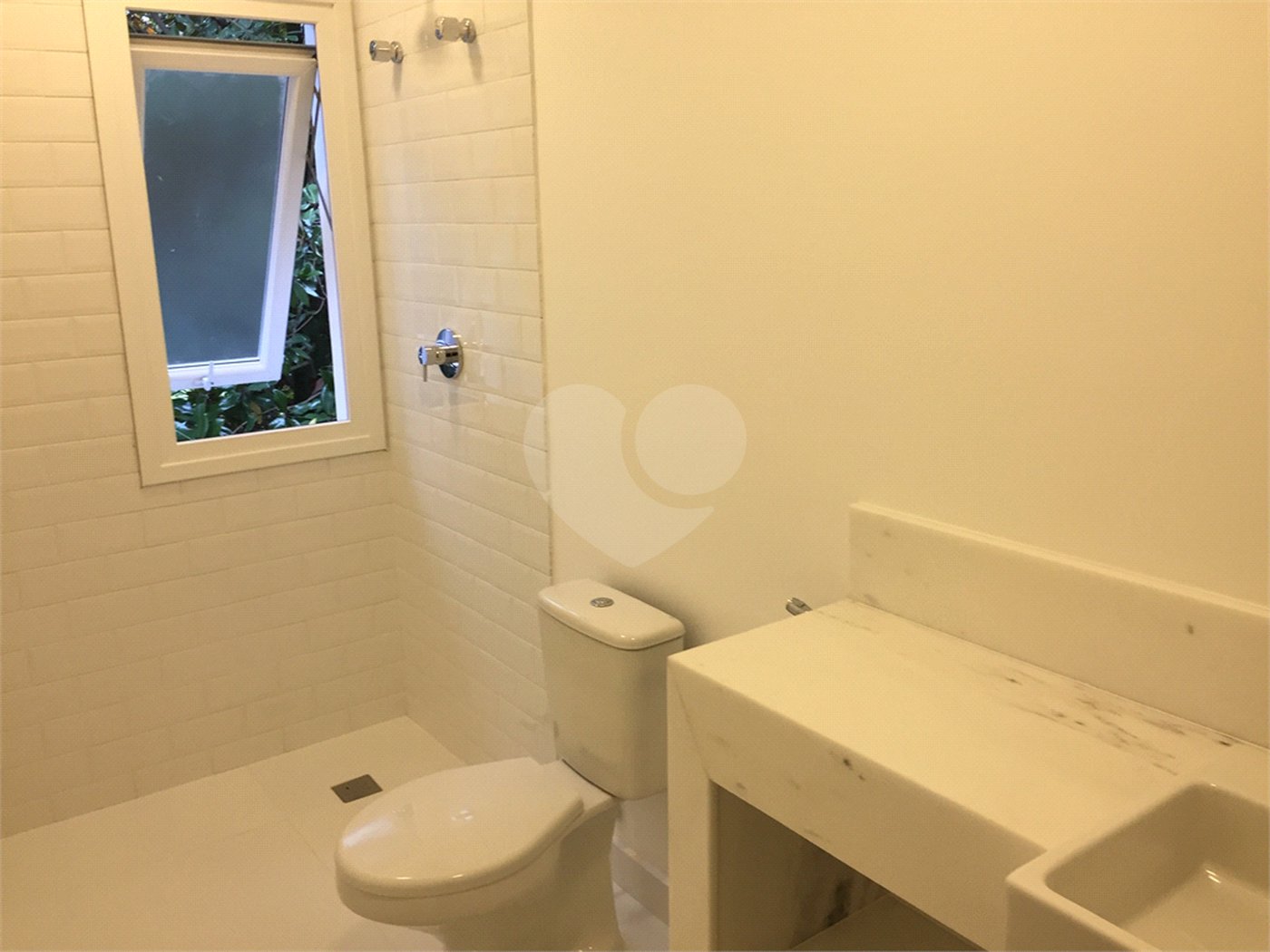 Casa à venda com 4 quartos, sendo 2 suítes, no condomínio Residencial Morumbi, São Paulo - SP