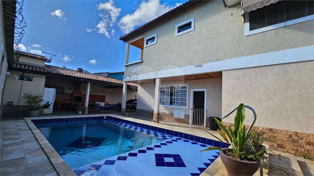 Casa à venda com 5 quartos, sendo 3 suítes,  no condomínio Colinas do Magarça, Rio de Janeiro - RJ
