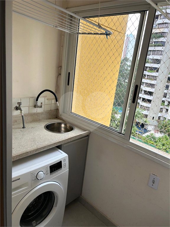 Apartamento à venda com 2 quartos, sendo 1 suíte,  em Paraíso do Morumbi, São Paulo, SP