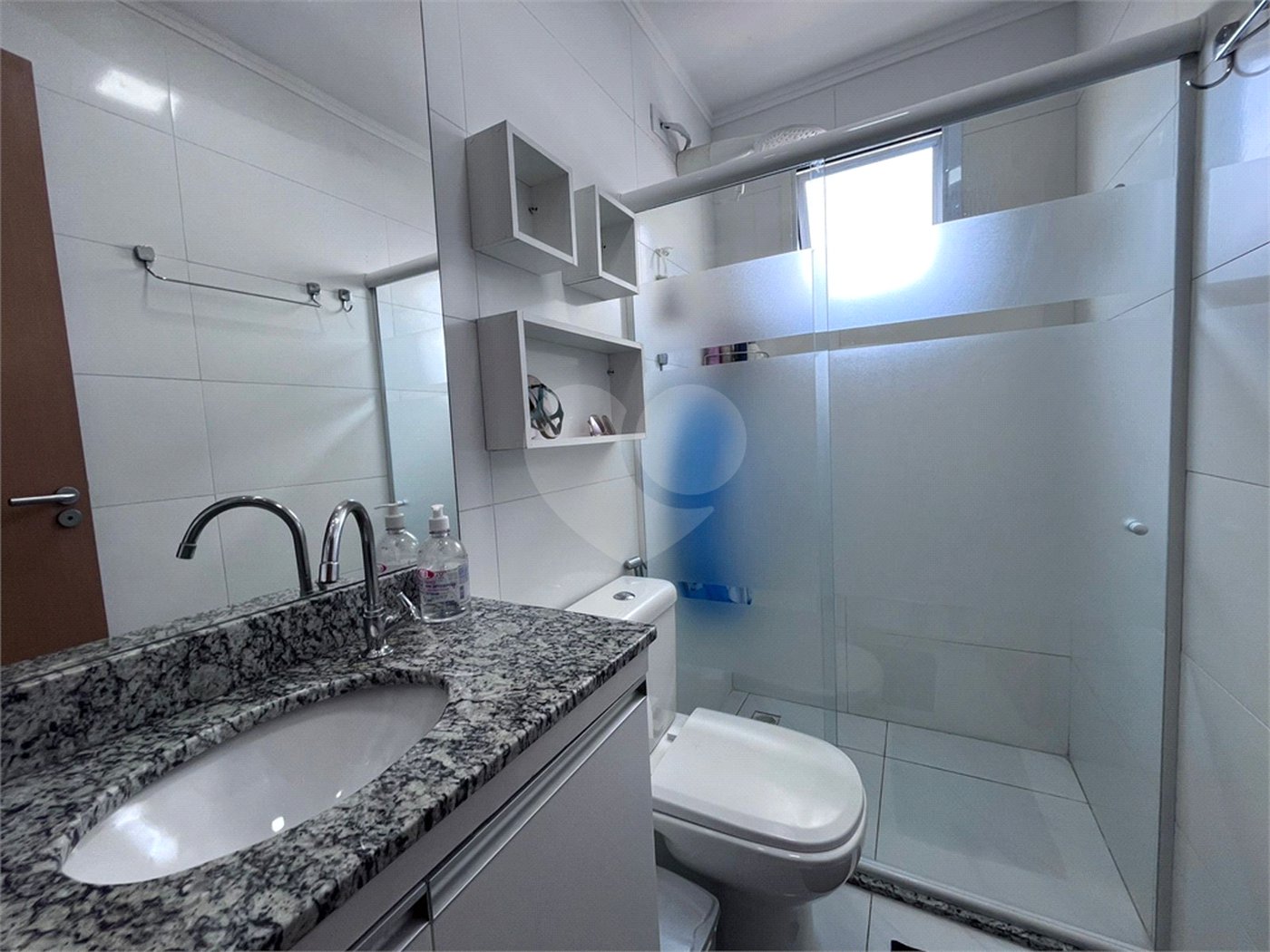 Apartamento à venda com 2 quartos, sendo 1 suíte, em Guilhermina, Praia Grande, SP