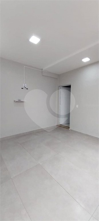 Sobrado à venda com 3 quartos, sendo 1 suíte,  em Jardim Regis, São Paulo, SP