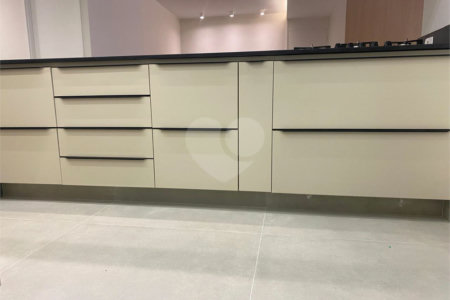 Apartamento à venda com 3 quartos, sendo 1 suíte,  em Itaim Bibi, São Paulo, SP
