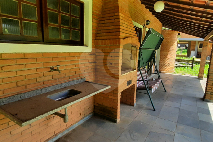 Casa à venda ou para alugar com 4 quartos, sendo 2 suítes, em Mantiqueira, Mairiporã, SP