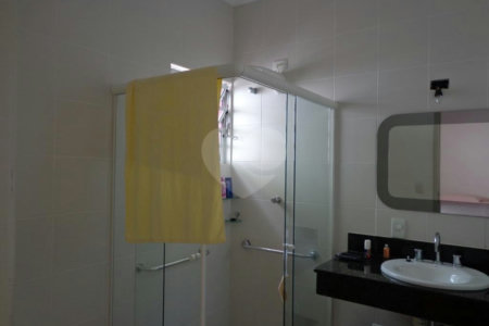 Sobrado à venda com 4 quartos, sendo 2 suítes, em Jardim São Bento, São Paulo, SP
