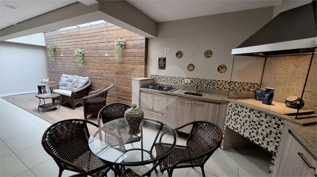 Casa à venda com 5 quartos, sendo 2 suítes,  no condomínio Floradas da Serra, São Paulo - SP