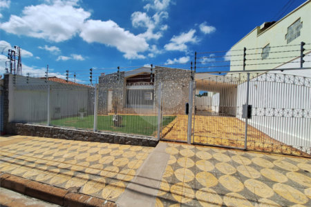 Casa à venda com 2 dormitórios á venda.