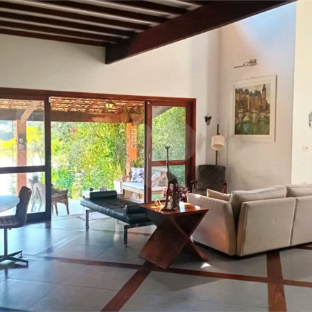Casa à venda com 3 suítes no condomínio Vale da Santa Fé, Vinhedo - SP