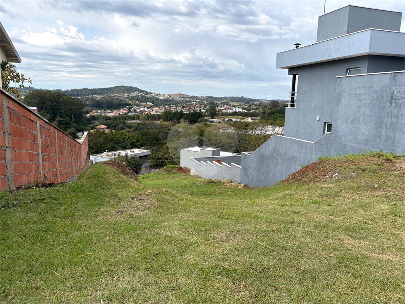 Terreno à venda com 1 suíte no condomínio Picollo Villaggio, Louveira - SP