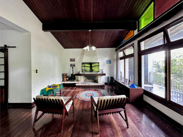 Casa à venda com 4 quartos, sendo 2 suítes,  em Interlagos, São Paulo, SP