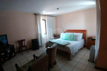 Casa à venda com 3 quartos, sendo 2 suítes,  em Vila Oliveira, Mogi das Cruzes, SP