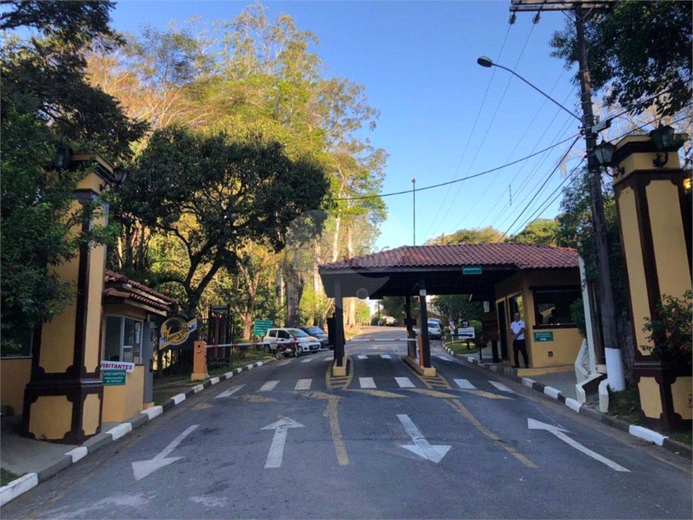 Casa à venda com 4 quartos, sendo 1 suíte, no condomínio Loteamento Haras El Passo, Mairiporã - SP