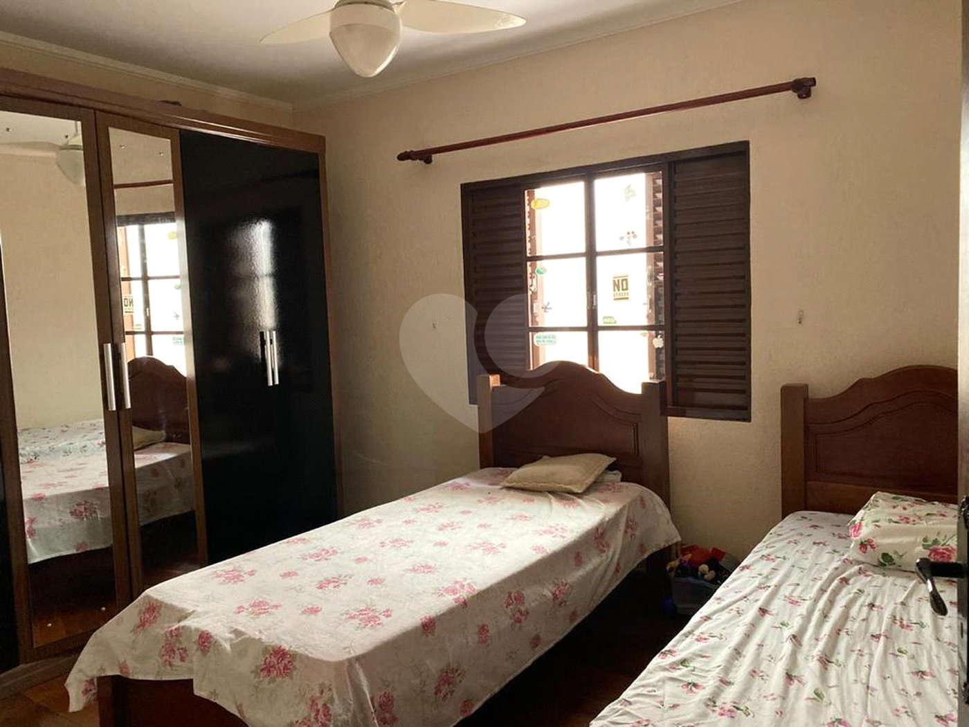 Casa à venda com 4 quartos, sendo 1 suíte, no Centro, Bom Jesus dos Perdões, SP
