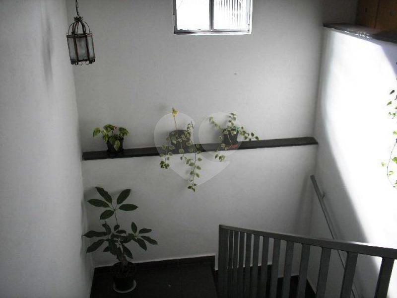 Sobrado à venda com 4 quartos, sendo 1 suíte, em Vila Nivi, São Paulo, SP