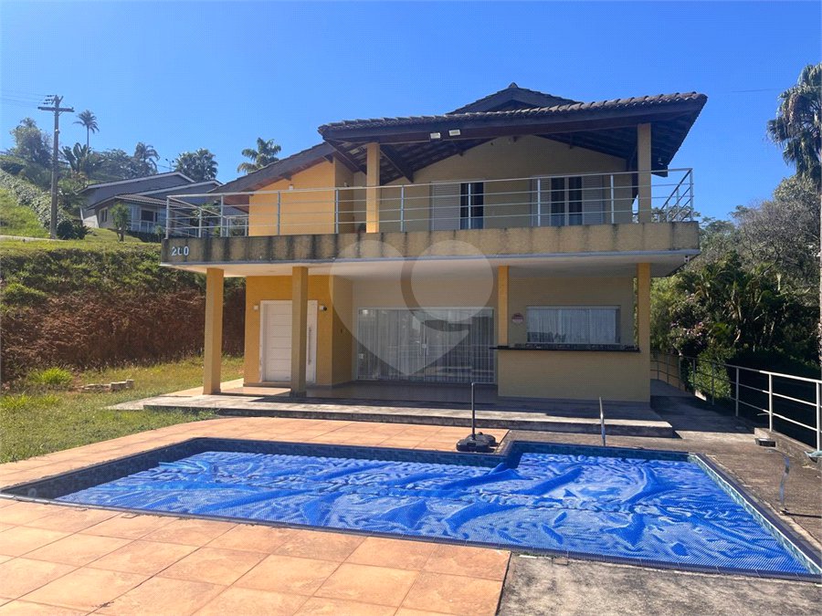 Casa à venda ou para alugar com 3 suítes no condomínio Serra da Estrela, Atibaia - SP