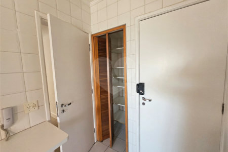 Apartamento para alugar com 3 quartos, sendo 1 suíte, em Alto da Boa Vista, São Paulo, SP