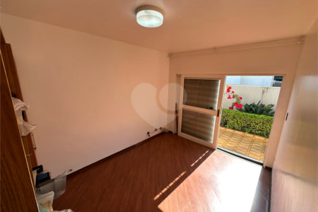 Casa à Venda no Bosque da Saúde com 271m², 3 Dormitórios, 1 Suíte e 4 Vagas