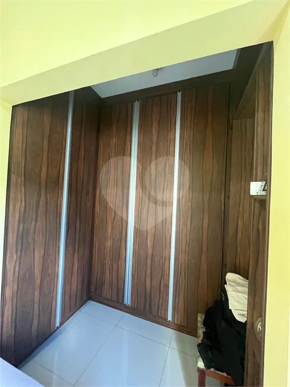 Casa ampla no bairro Terra Rica com 3 pavimentos e excelente estrutura.
