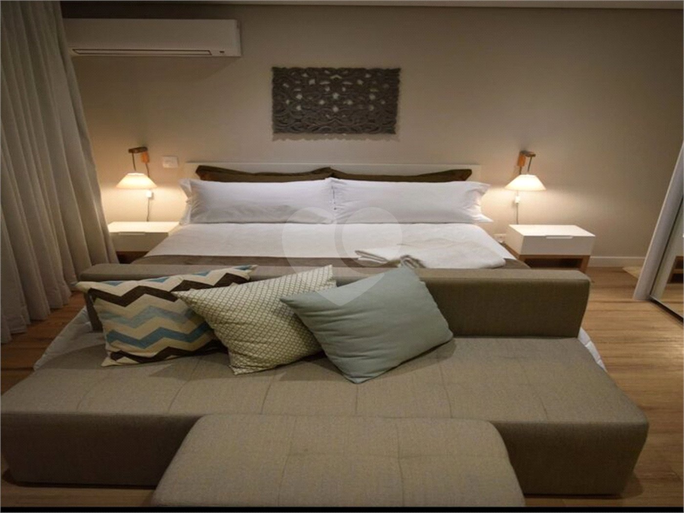Studio Mobiliado a 100m do Metrô Luz | Pet Friendly | Pronto para Morar
