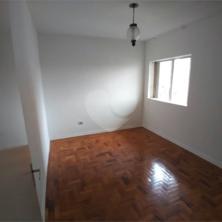 Apartamento no Condomínio Vila Rica.