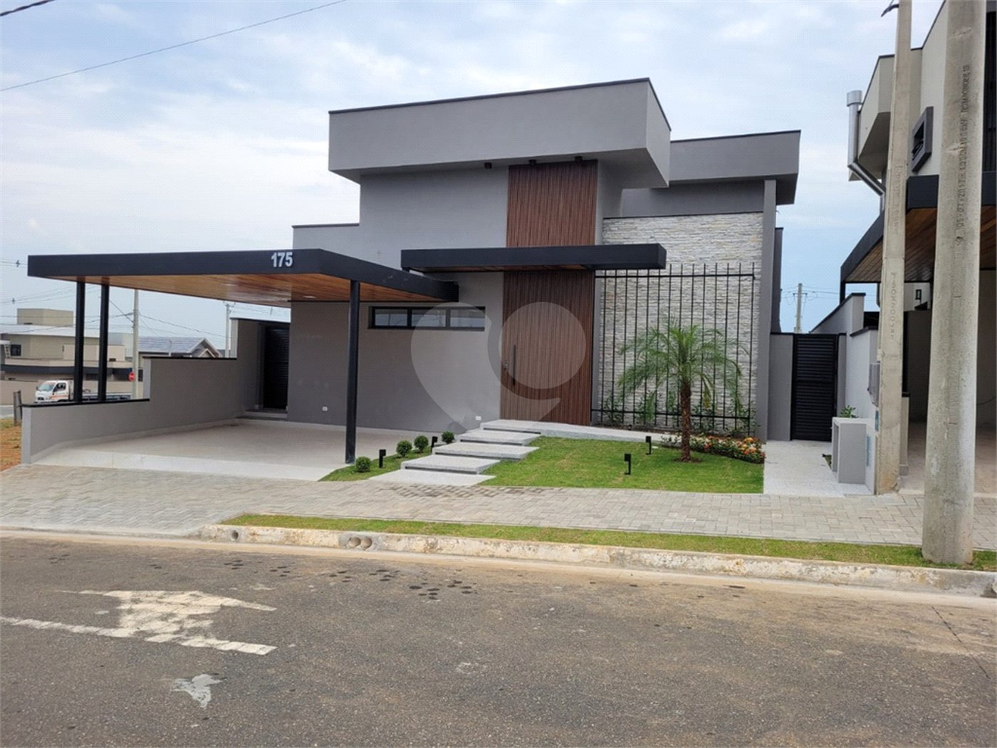 CASA A VENDA NO CONDOMINIO RESERVA RUDÁ COM PISCINA, 3 SUÍTES, 2 VAGAS, SÃO JOSÉ DOS CAMPOS/SP.