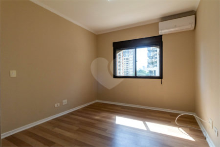 Apartamento à venda com 3 quartos, sendo 1 suíte, em Brooklin, São Paulo, SP