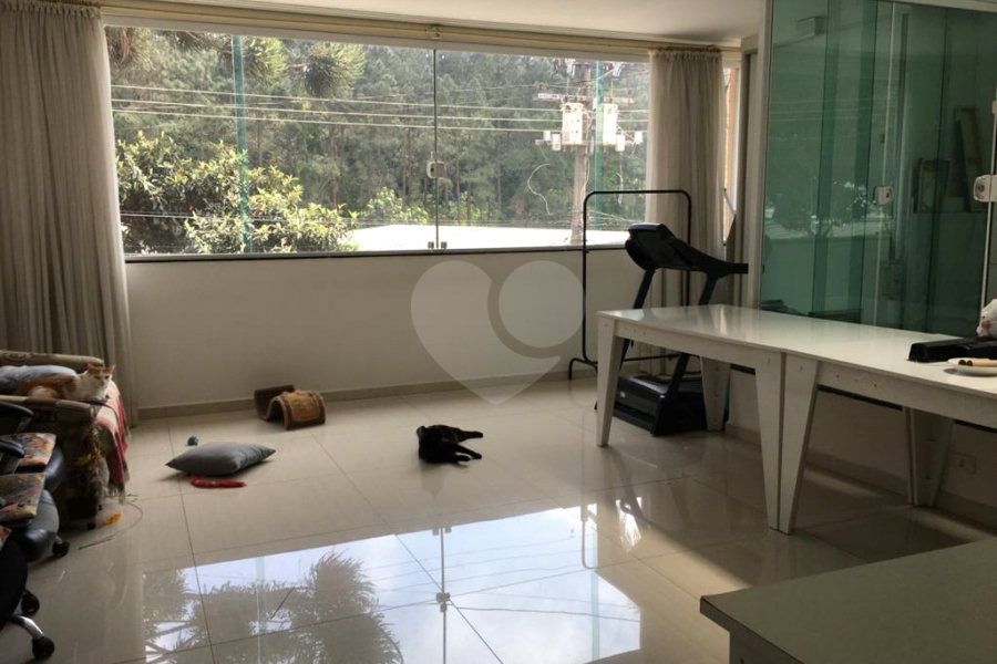 Sobrado à venda com 4 quartos, sendo 3 suítes,  em Tremembé, São Paulo, SP