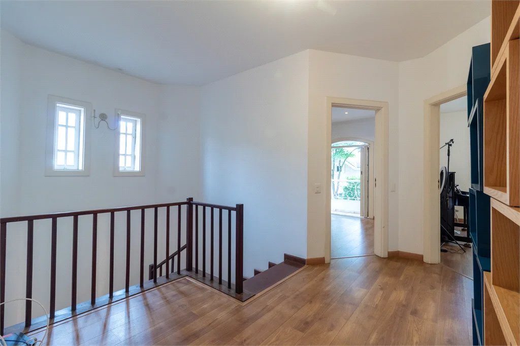 Casa à venda com 4 quartos, sendo 2 suítes, no condomínio Vila das Flores, São Paulo - SP