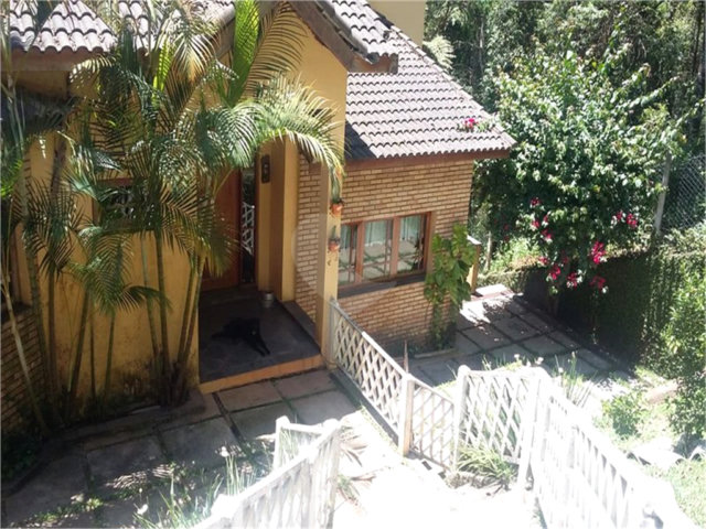 Casa à venda com 5 quartos, sendo 2 suítes,  no condomínio Alpes da Cantareira, Mairiporã - SP