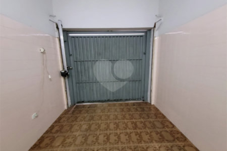 Sobrado à venda com 4 quartos em Vila Jurema, Ferraz de Vasconcelos, SP